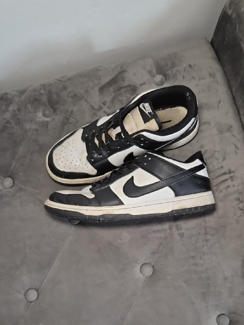 Nike Womens Black and White Low-Top Sneakers 8.5